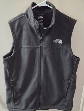 The North Face Men's Black Fleece Vest with Logo On Front Ans Back. Sz M